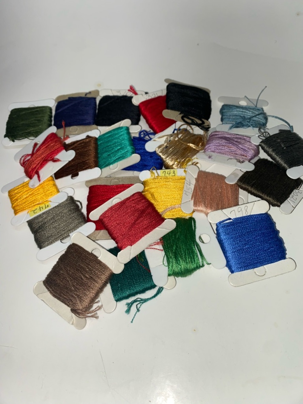 9A* Assorted Embroidery Floss Thread Cards - Multicolor cross-stitch craft